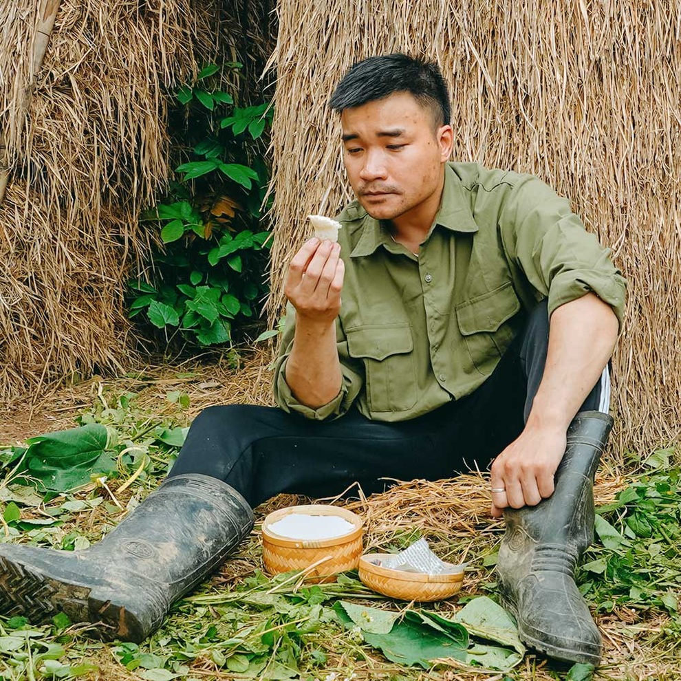 Anh nông dân trẻ hút triệu view trên TikTok nhờ nấu những món ăn quê - 2 Anh nông dân trẻ hút triệu view trên TikTok nhờ nấu những món ăn quê - 2