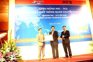 Lễ đón nhận Giấy phép Thông quan Chuyển phát nhanh Quốc tế