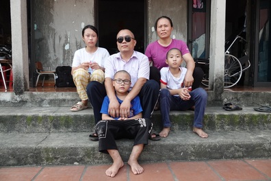 Khốn cảnh bố liệt, mẹ tâm thần, người đàn ông mù lo lắng 3 con thơ dại