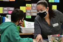 Từ nhân viên tạp vụ trở thành giáo viên trường tiểu học Mỹ