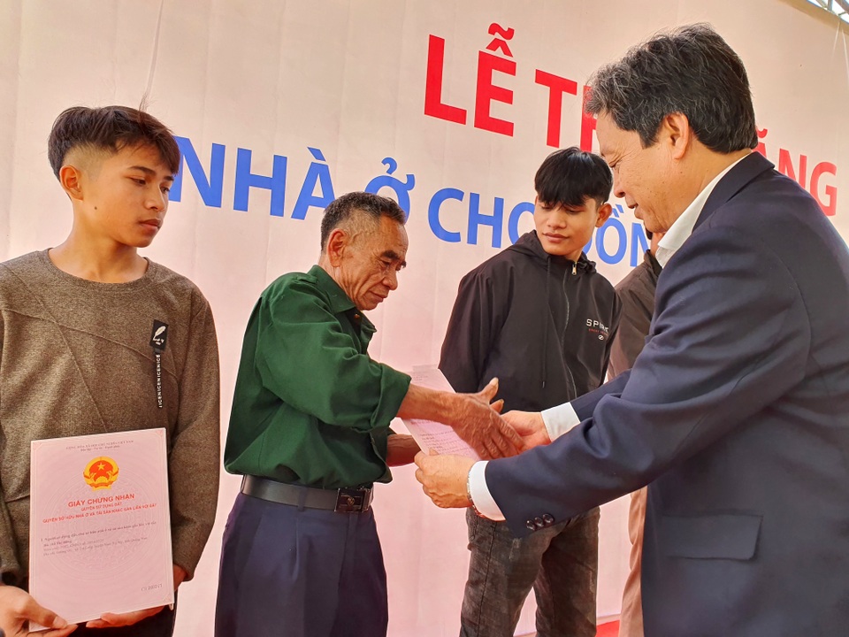Bà con vùng sạt lở Trà Leng đã có nhà mới đón Tết - 3 Bà con vùng sạt lở Trà Leng đã có nhà mới đón Tết - 3