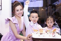 Ca sĩ Vy Oanh lần đầu khoe con trên sân khấu