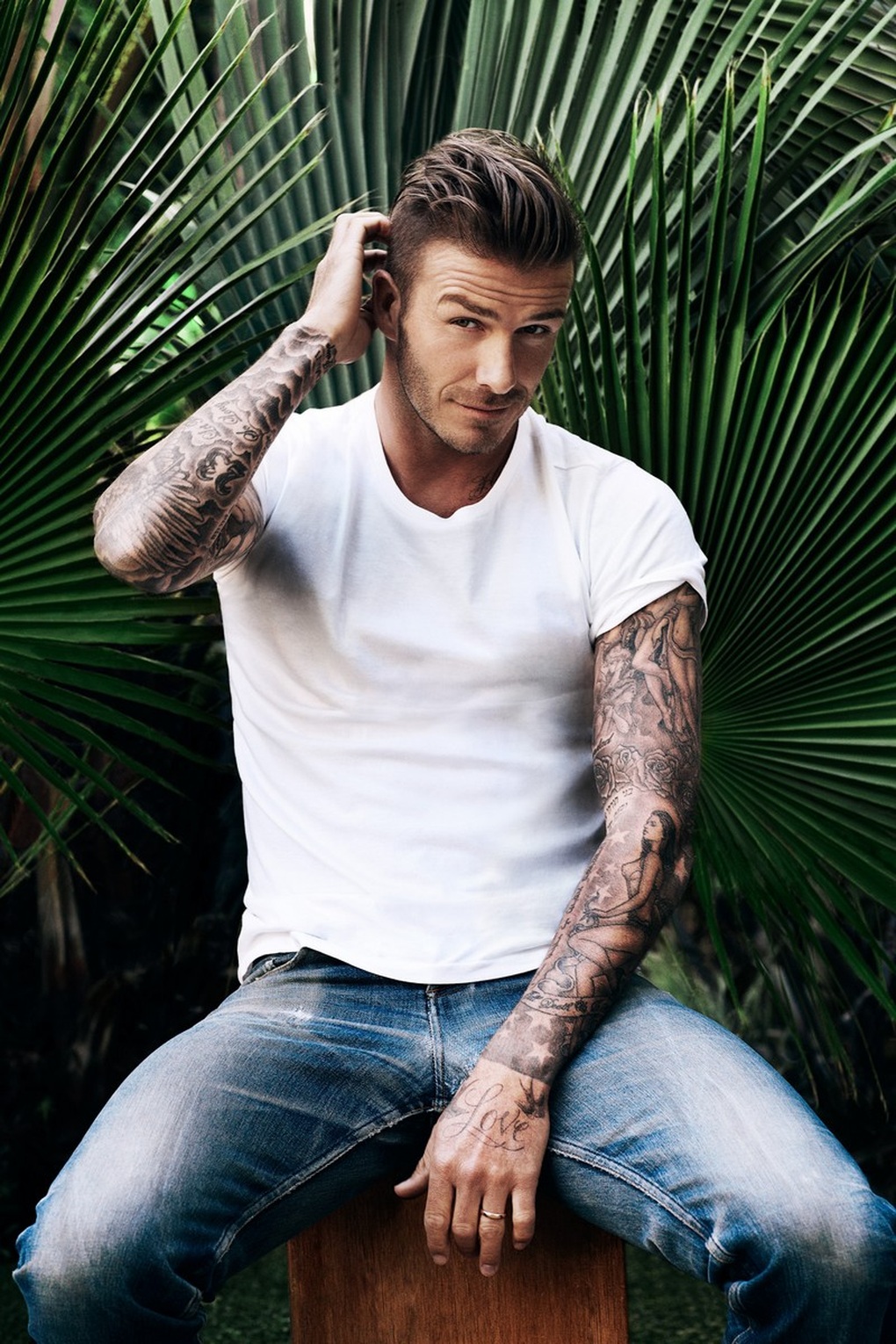 David Beckham gây sốt vì ở lại kê dọn bàn ghế sau sự kiện - 4 David Beckham gây sốt vì ở lại kê dọn bàn ghế sau sự kiện - 4