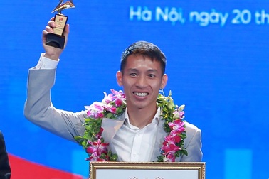 Tuyển thủ Hùng Dũng được trao giải Gương mặt trẻ Thủ đô tiêu biểu 2020
