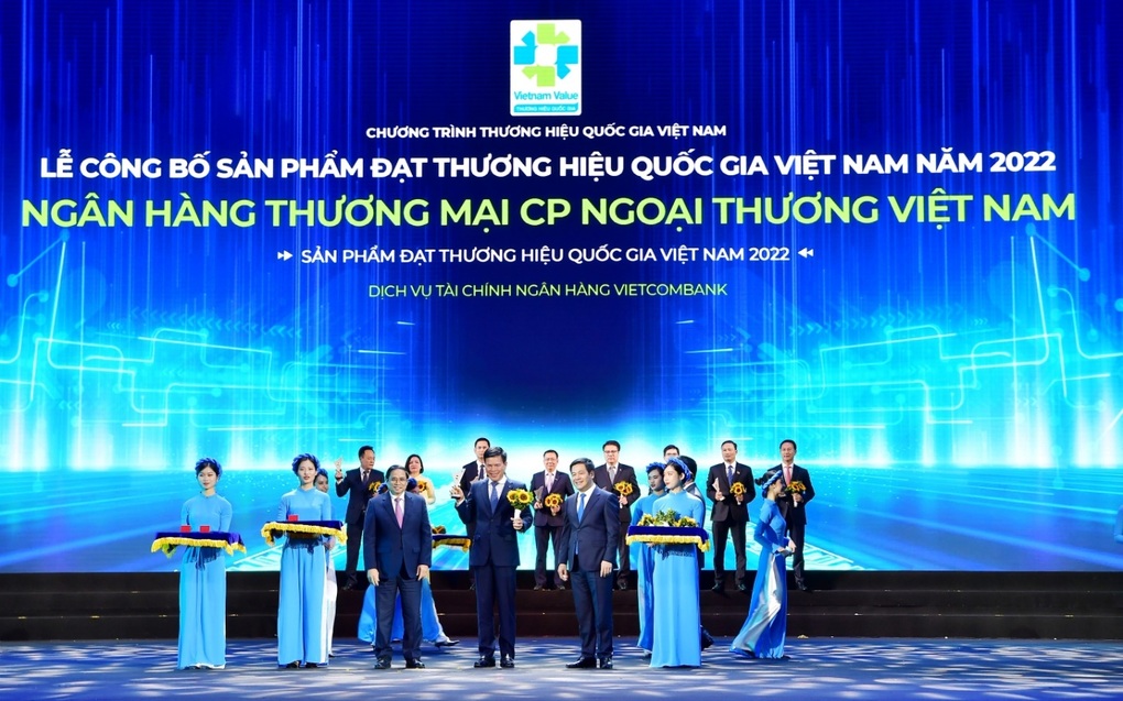 Vietcombank - Xứng danh đơn vị anh hùng - 4 Vietcombank - Xứng danh đơn vị anh hùng - 4