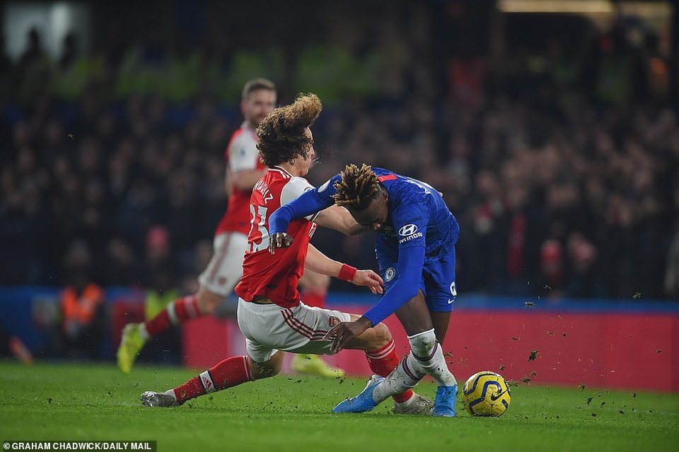 Thi đấu với 10 người, Arsenal vẫn ép Chelsea phải chia điểm - 4 Thi đấu với 10 người, Arsenal vẫn ép Chelsea phải chia điểm - 4