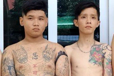 Cảnh sát truy đuổi băng cướp xăm mình suốt 6km