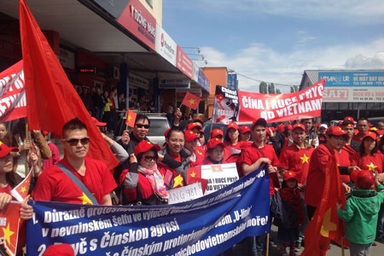 Phản đối giàn khoan Trung Quốc: Rực đỏ từ Đức, Séc