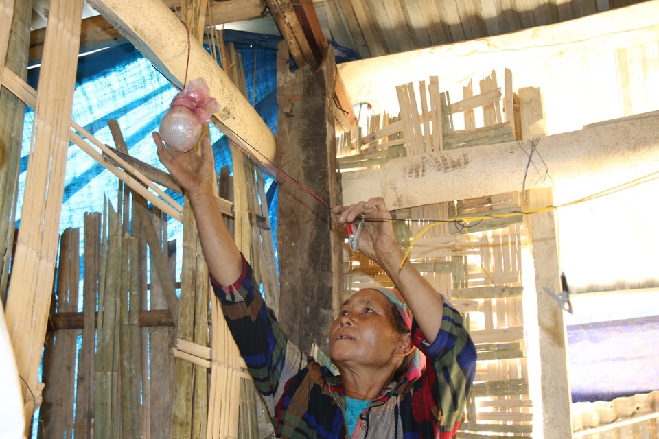 Tận mắt chứng kiến cảnh bà cháu ăn cơm trắng chan nước lã mà lòng đau nhói! - 3 Tận mắt chứng kiến cảnh bà cháu ăn cơm trắng chan nước lã mà lòng đau nhói! - 3
