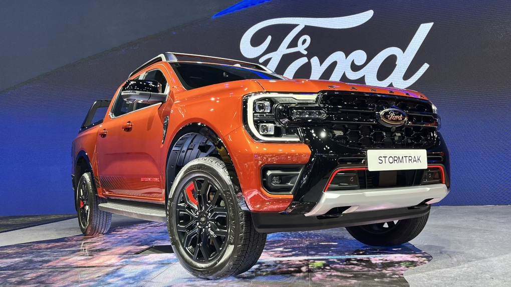 Cận cảnh Ford Ranger Stormtrak sắp bán ở Việt Nam, thêm khó cho đối thủ - 2 Cận cảnh Ford Ranger Stormtrak sắp bán ở Việt Nam, thêm khó cho đối thủ - 2