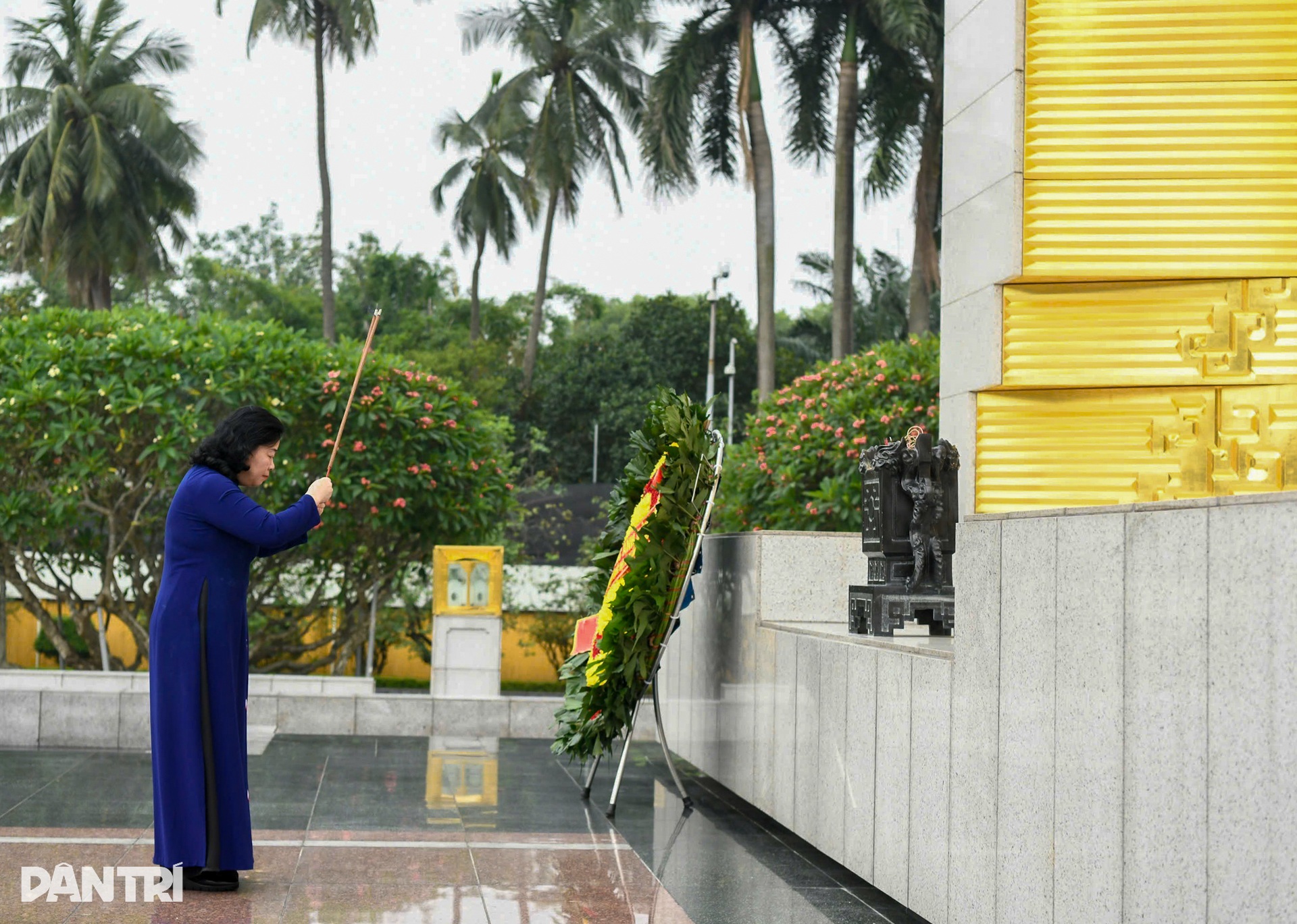 Đại biểu dự Đại hội MTTQ Việt Nam vào Lăng viếng Chủ tịch Hồ Chí Minh - 9