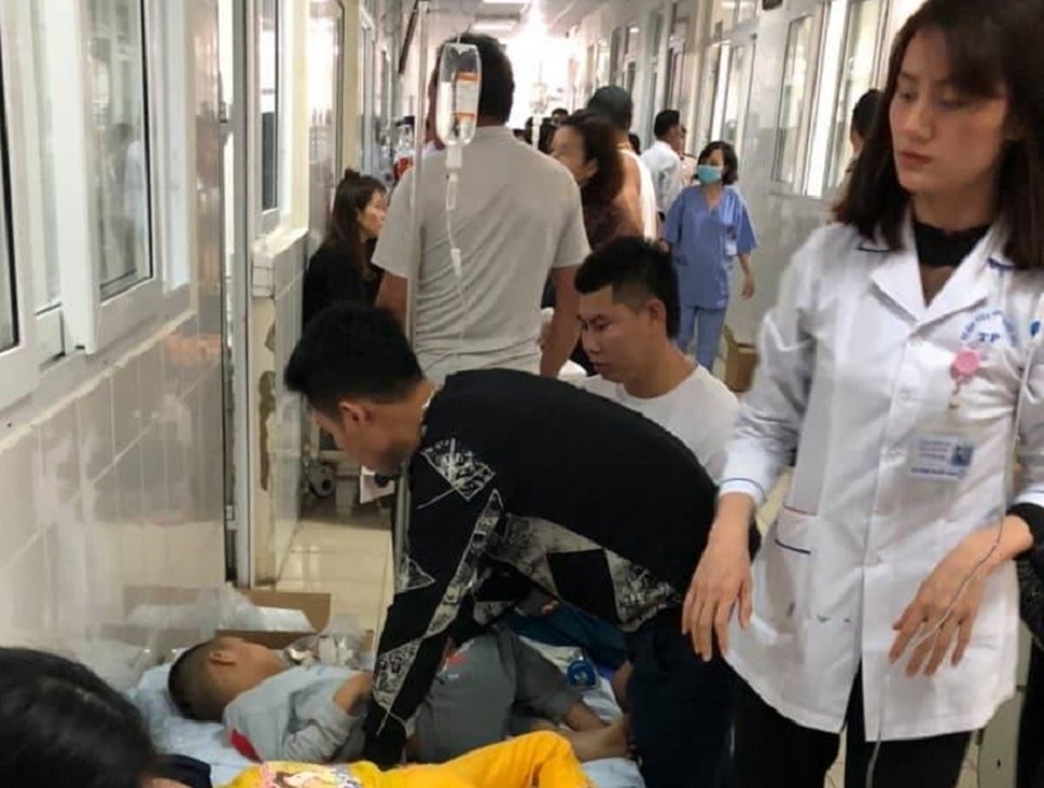Hàng chục trẻ mầm non nhập viện nghi ngộ độc thực phẩm - 3 Hàng chục trẻ mầm non nhập viện nghi ngộ độc thực phẩm - 3