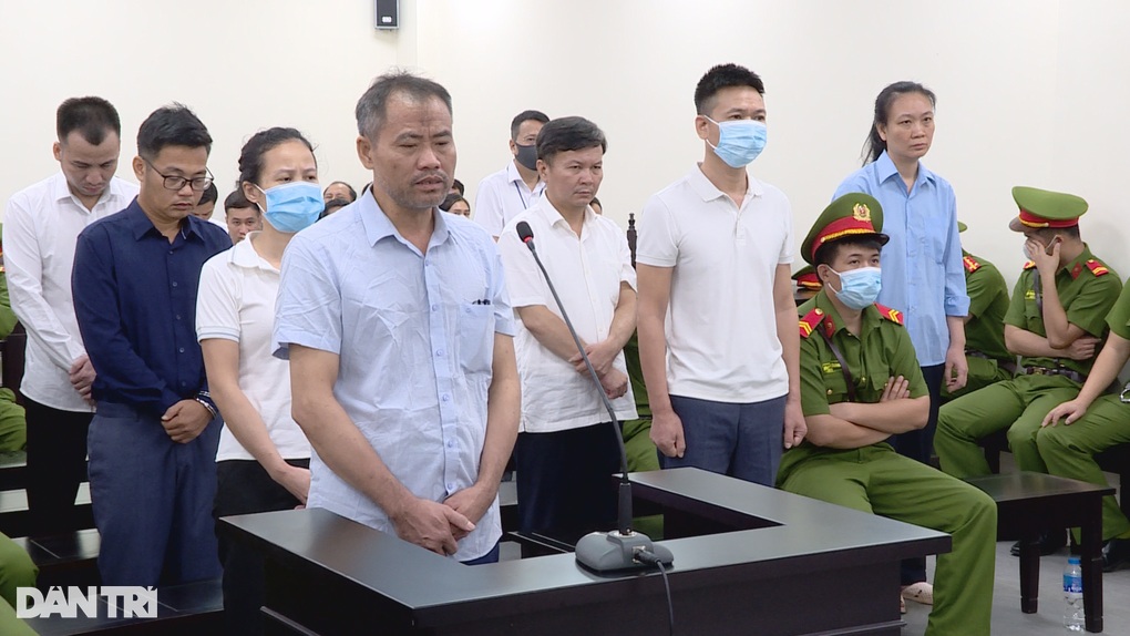 Xử ông Nguyễn Đức Chung: Mua 1.700 đồng/cây, quyết toán 9.000 đồng - 1 Xử ông Nguyễn Đức Chung: Mua 1.700 đồng/cây, quyết toán 9.000 đồng - 1