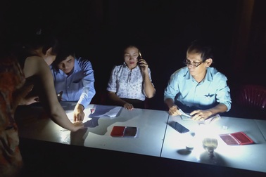 Thừa Thiên Huế: Cán bộ xã làm việc ban đêm phục vụ chi gói 62.000 tỷ đồng