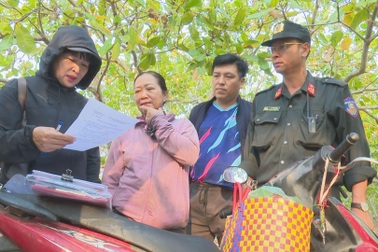 Cả trăm hộ dân tự nguyện trả lại hơn 740ha rừng đã lấn chiếm