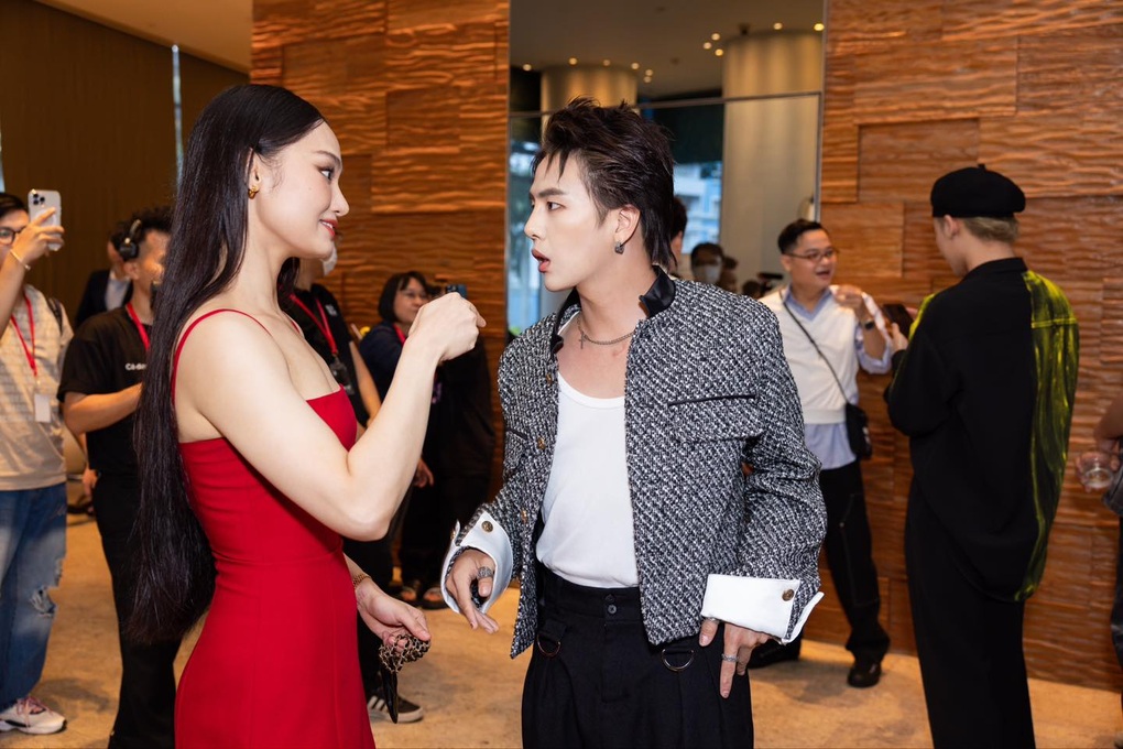 Anh tài Duy Khánh mắc bệnh tim từ năm 17 tuổi, tự mua xế hộp nhờ giả gái - 12 Anh tài Duy Khánh mắc bệnh tim từ năm 17 tuổi, tự mua xế hộp nhờ giả gái - 12