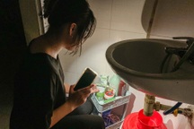 Sinh viên, người lao động nghèo chật vật chống chọi nắng nóng, mất điện