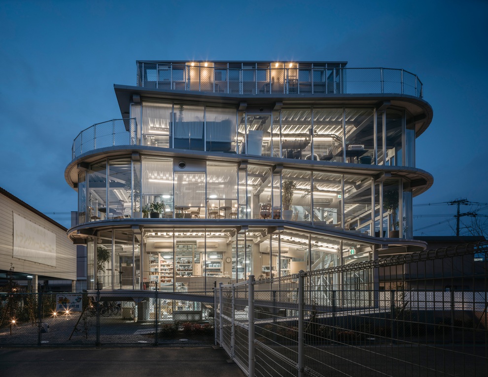 Quán cà phê vòng xoáy độc lạ như trung tâm thương mại thu nhỏ - 2