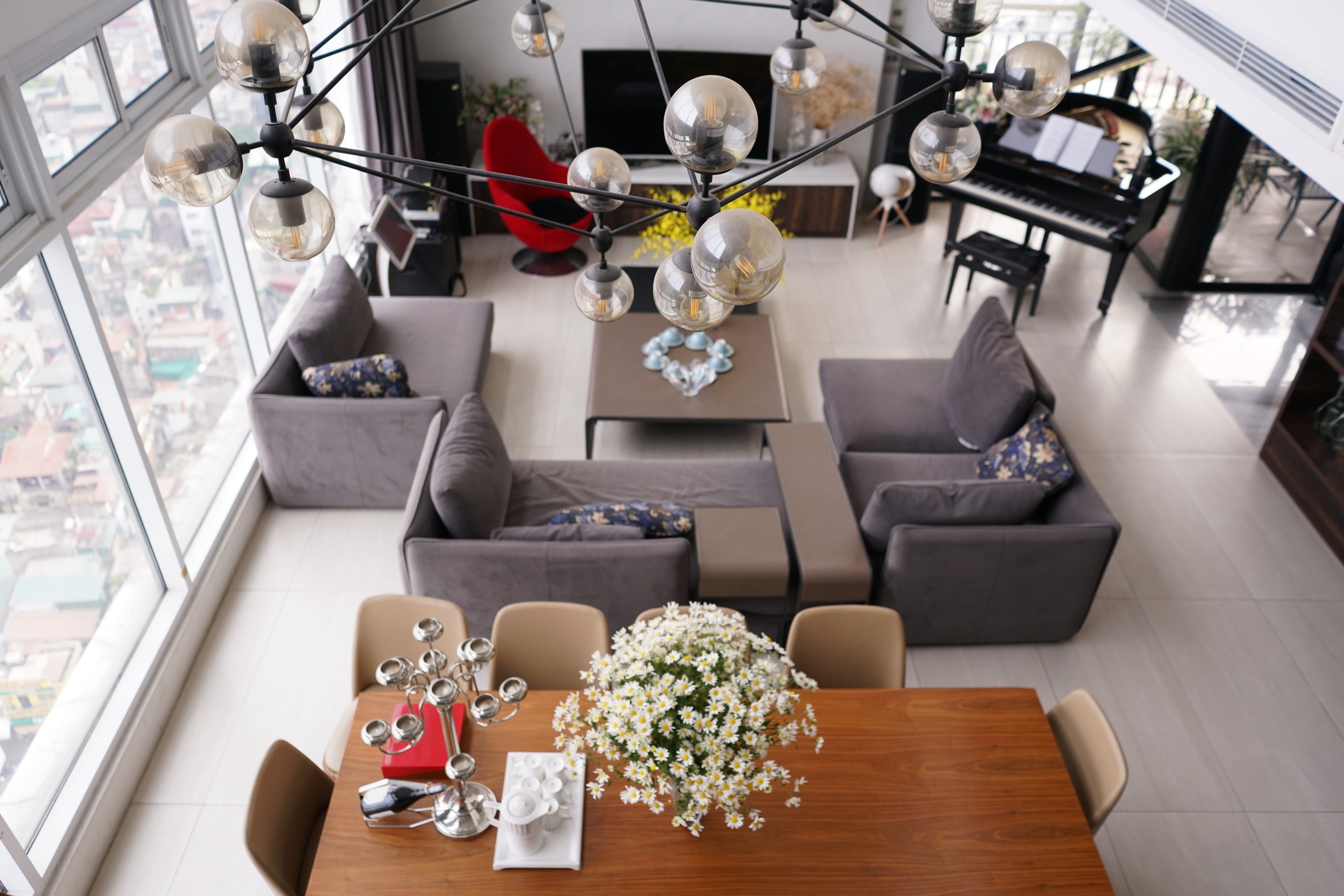 Căn penthouse “2 mặt tiền” với ban công ngập cây xanh của nữ đại gia Hà Nội - 13 Căn penthouse “2 mặt tiền” với ban công ngập cây xanh của nữ đại gia Hà Nội - 13