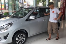 Đại lý ô tô vắng hoe vì khách chờ giảm phí trước bạ