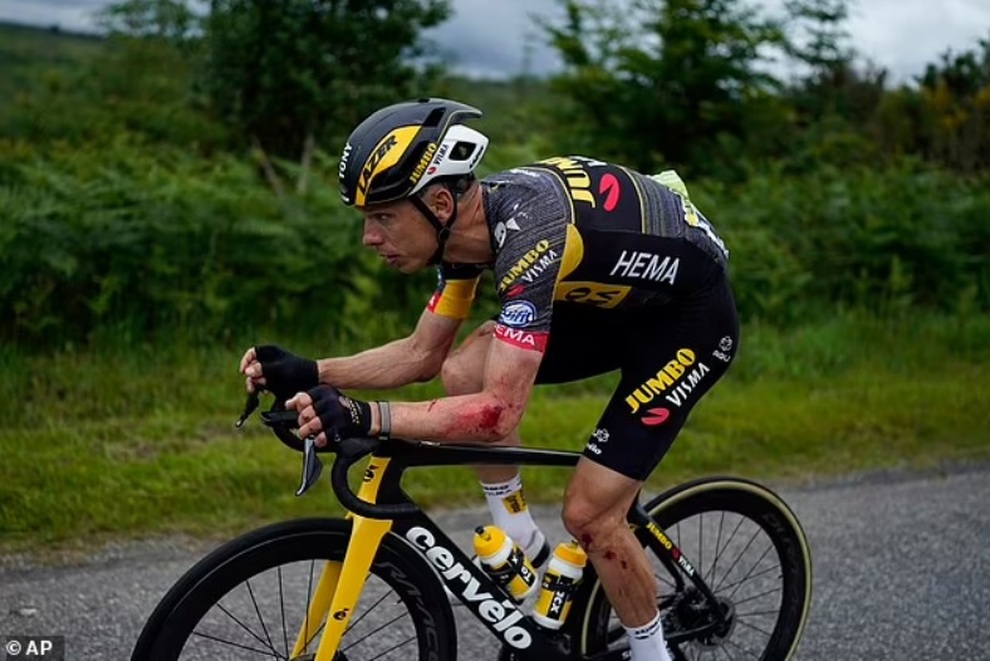 Cổ động viên Tour de France bị phạt tù treo 4 tháng - 3 Cổ động viên Tour de France bị phạt tù treo 4 tháng - 3