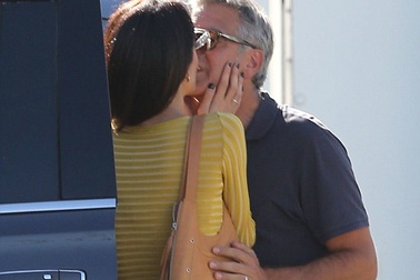 Vợ chồng George Clooney vẫn hạnh phúc như mới cưới