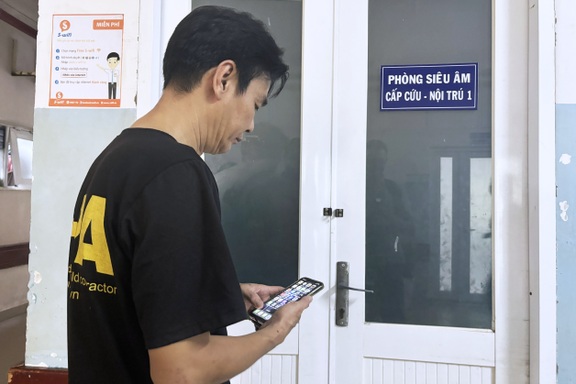 Cha ruột nạn nhân bị mẹ đưa đi bán dâm ở TPHCM xin dừng nhận quyên góp