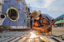 Trường học còn ngổn ngang, hàng nghìn học sinh khu tái định cư đi học "ké"