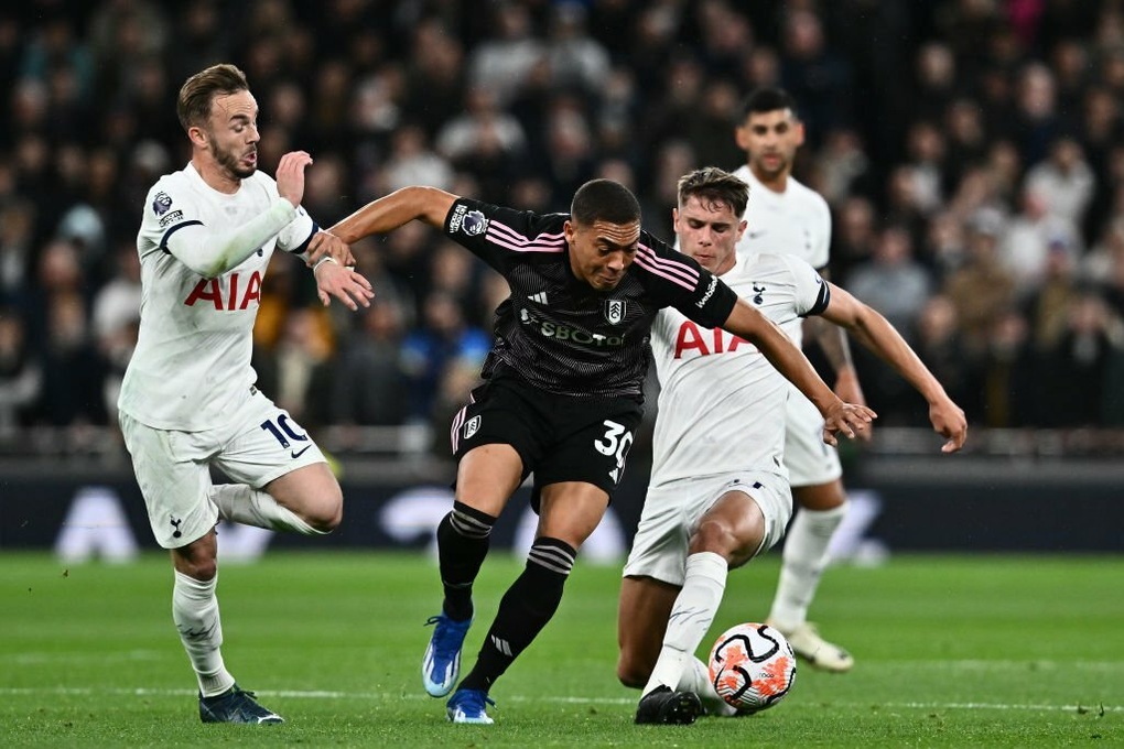 Son Heung Min đưa Tottenham trở lại đầu bảng - 1