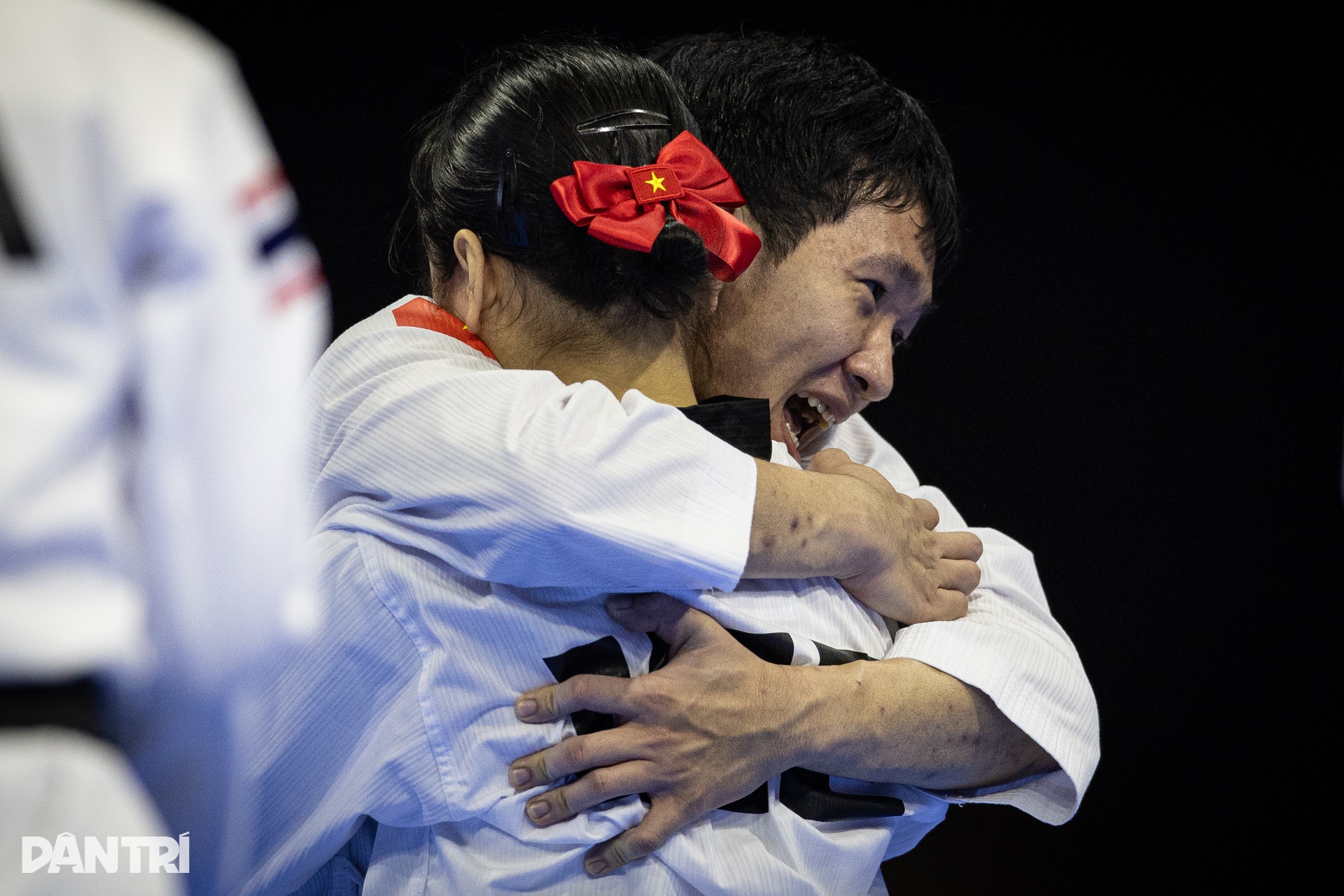 VĐV Taekwondo thất thần khi để hụt mất tấm HCV đầu tiên tại SEA Games 33 - 8