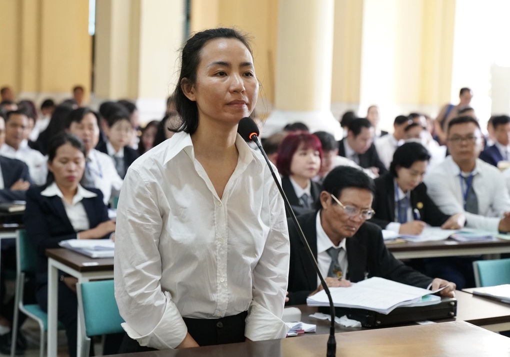 HĐXX: Bị cáo nhận thức gì khi nghỉ việc được Trương Mỹ Lan cho 20 tỷ - 2 HĐXX: Bị cáo nhận thức gì khi nghỉ việc được Trương Mỹ Lan cho 20 tỷ - 2