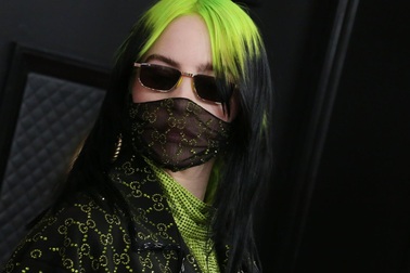 Billie Eilish: Ngôi sao ca nhạc đình đám “hát thì thầm, mặc thùng thình”