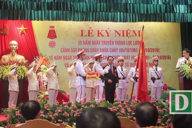 Chủ tịch nước trao Huân chương bảo vệ Tổ Quốc cho lực lượng cảnh sát chữa cháy