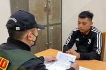 Thanh niên đi ăn sáng, mang thêm ma túy để bán