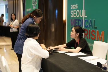 Hàn Quốc hút khách Việt nhờ âm nhạc, ẩm thực và... làm đẹp