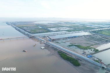 Ngắm tuyến đê biển bảo vệ 2.000ha đất lấn biển ở Hải Phòng sắp hoàn thành