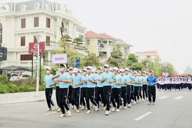 Hơn 15.000 người tham gia Ngày chạy Olympic, giải Việt dã truyền thống