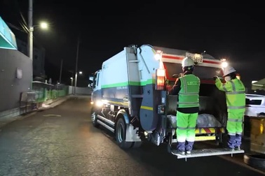 Nữ diễn viên nổi tiếng từ bỏ sự nghiệp, đi làm giúp việc, dọn dẹp vệ sinh