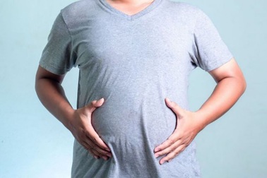 Người đàn ông kì lạ có dạ dày tự… sản xuất bia