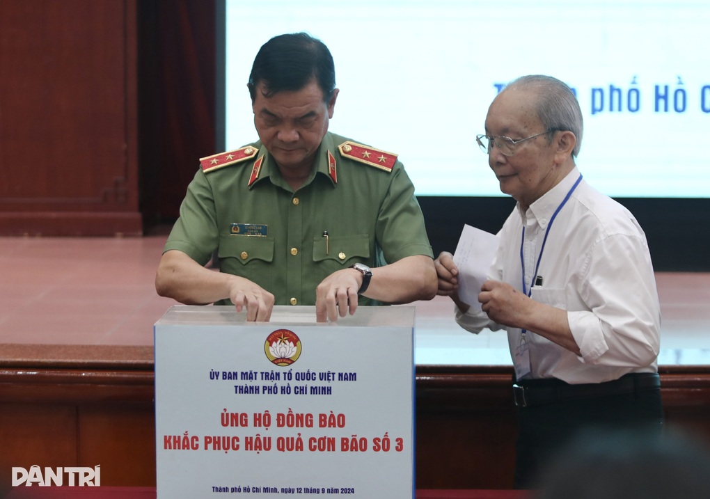TPHCM kêu gọi mọi tầng lớp tiếp thêm sức mạnh cho đồng bào miền Bắc - 4 TPHCM kêu gọi mọi tầng lớp tiếp thêm sức mạnh cho đồng bào miền Bắc - 4