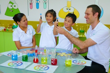 Bé vui hè cùng KinderStar