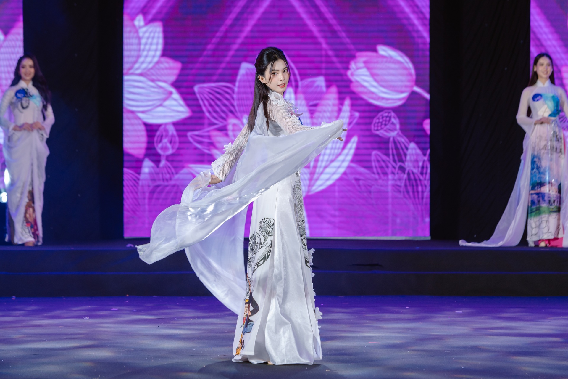 Lộ diện hoa khôi thanh lịch Cần Thơ 2023, đoạt vương miện 350 triệu đồng - 3 Lộ diện hoa khôi thanh lịch Cần Thơ 2023, đoạt vương miện 350 triệu đồng - 3
