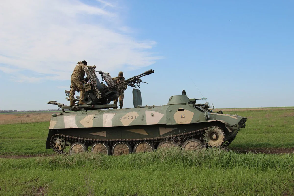 Nga đưa xe bọc thép đặc biệt áp sát tiền tuyến tại Ukraine - 1 Nga đưa xe bọc thép đặc biệt áp sát tiền tuyến tại Ukraine - 1