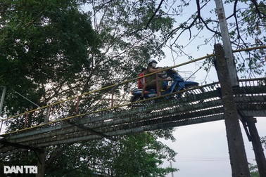 Ấp nghèo mong bạn đọc Dân trí giúp xây cầu, thoát cảnh bị sông nước cô lập