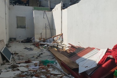 Cưỡng chế nhà này, dỡ luôn nhà kế bên: Kiểm điểm, kỷ luật thêm 6 cán bộ