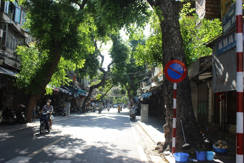 Tiểu thương phố Hàng Mã đứng ngồi không yên trước thềm Tết Trung thu - 1 Tiểu thương phố Hàng Mã đứng ngồi không yên trước thềm Tết Trung thu - 1