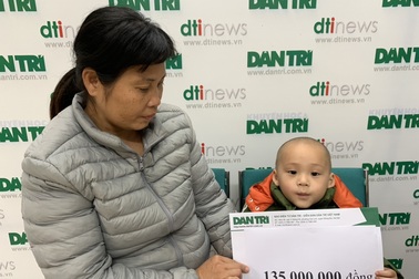 Cậu bé ung thư xin mẹ mua quần áo mới diện ngày Tết