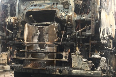 Xe mới mua hơn 1 tỷ bất ngờ cháy rụi