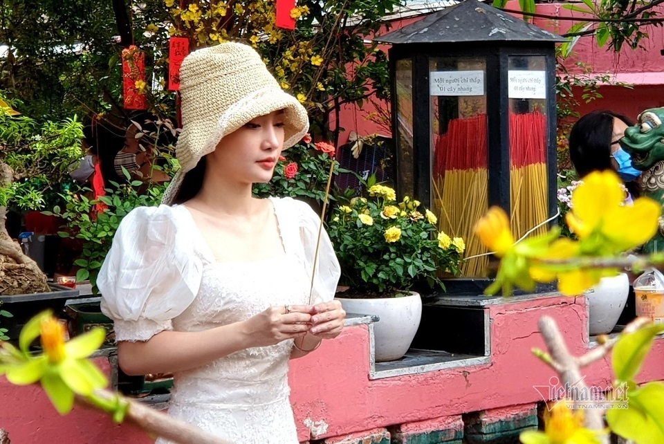 Mùng 3 Tết trùng Valentine, giới trẻ Sài Gòn về chùa Ngọc Hoàng cầu duyên - 5 Mùng 3 Tết trùng Valentine, giới trẻ Sài Gòn về chùa Ngọc Hoàng cầu duyên - 5