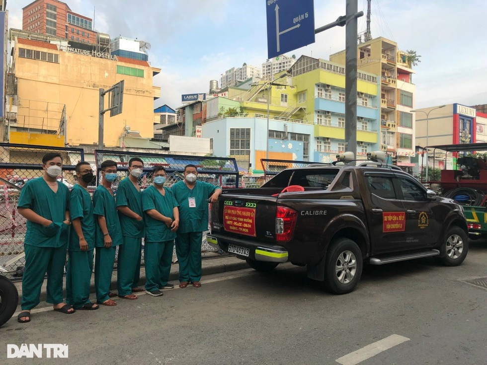 Lương 4,9 triệu đồng, y sĩ đi từ Tiền Giang lên TPHCM chống dịch mỗi ngày - 5 Lương 4,9 triệu đồng, y sĩ đi từ Tiền Giang lên TPHCM chống dịch mỗi ngày - 5